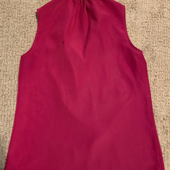 Sleeveless maroon shirt - Picture 3 of 3